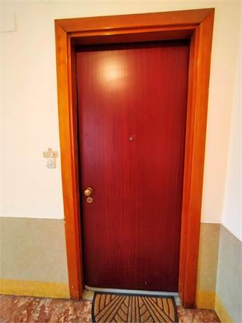 Porta ingr.