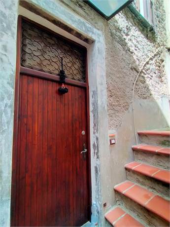 Porta ingr.